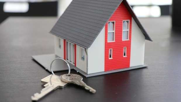 Trasferimento gratuito di un immobile dalla mandataria al mandante sconta comunque l'imposta sulle donazioni